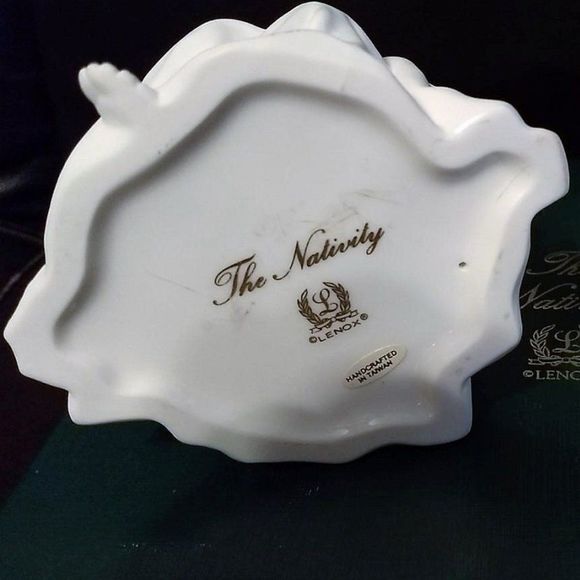 90"s Porcelain  Bisque Lenox The Nativity HOLY FAMILY 2 Piece Set Christmas Gift - Picture 8 of 12